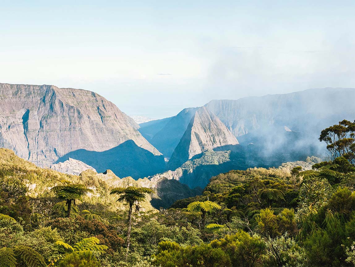 Landscape photography showing the mountains of Reunion Island.